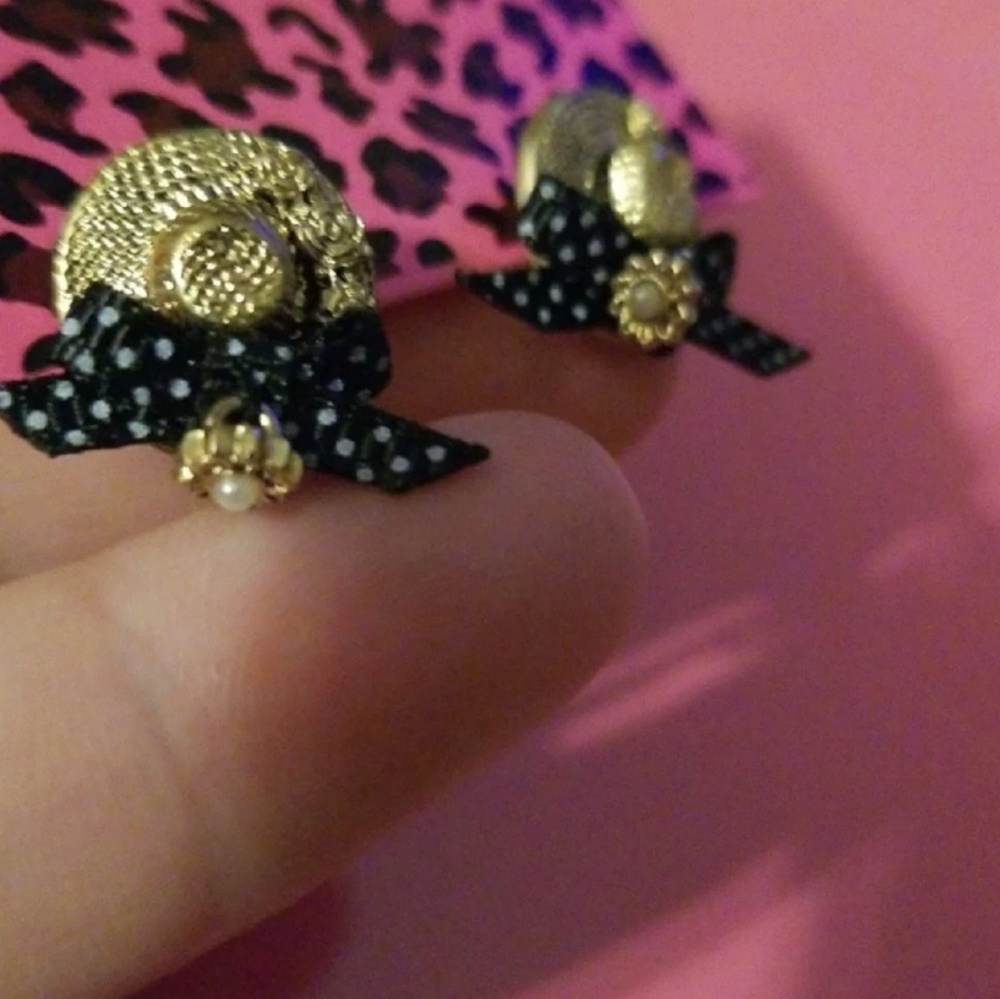 New! Betsy Johnson Hat earrings - Picture 3 of 5